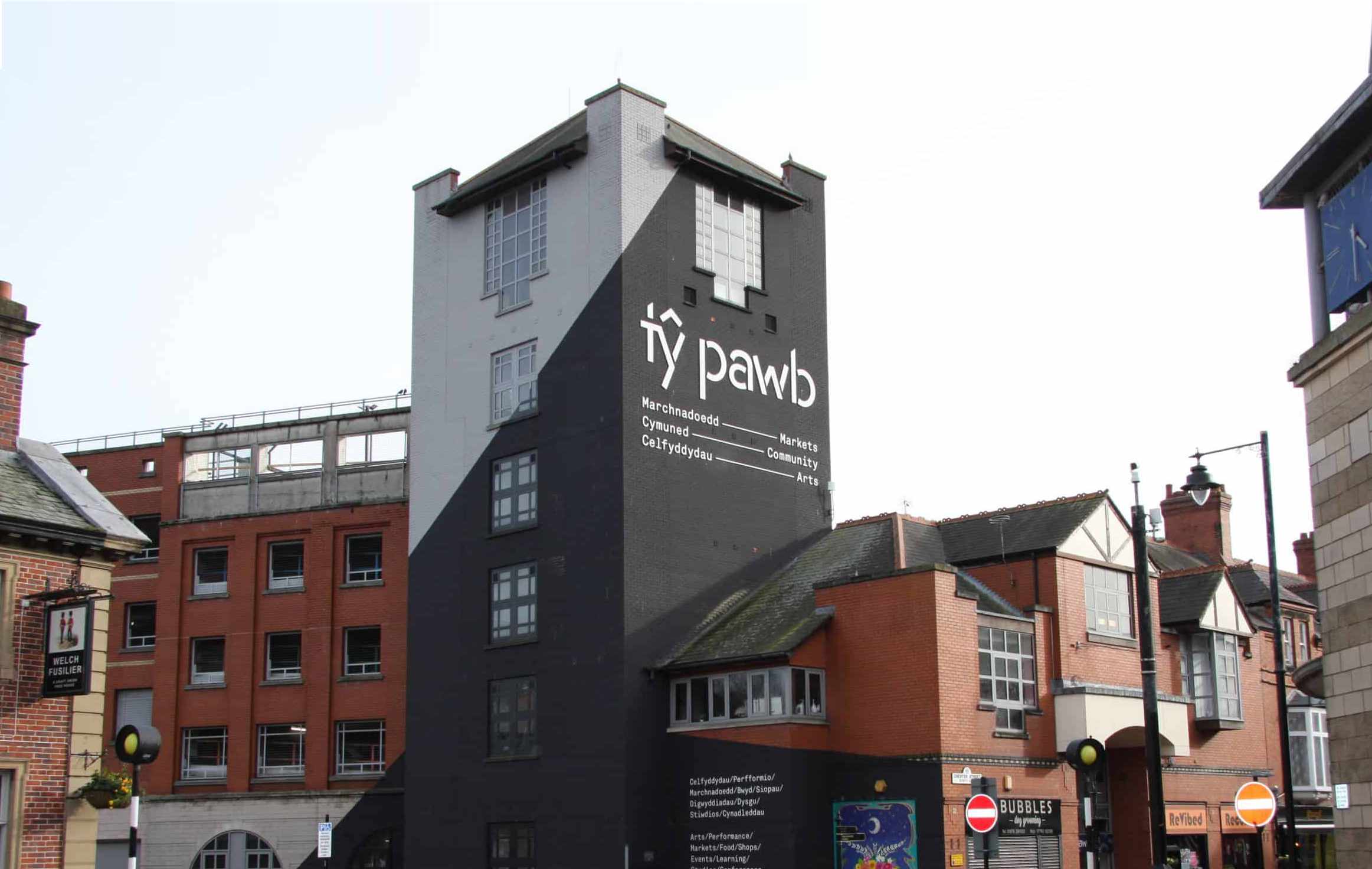 The Music Room, Ty Pawb